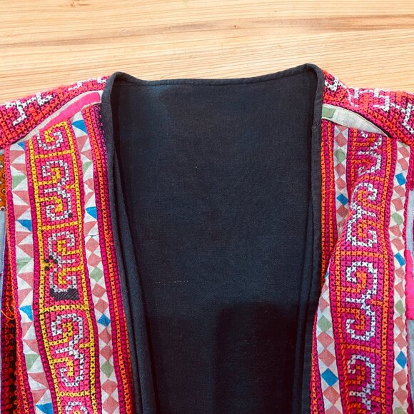 Rare Vintage Antique Hand Embroidered Hmong Coat - Picture 5 of 16